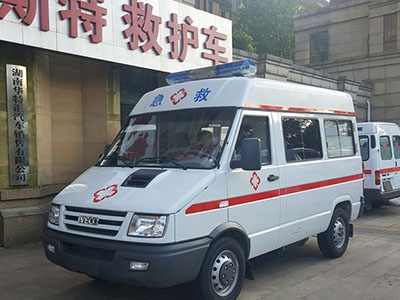 南京依維柯得意短軸柴油救護車